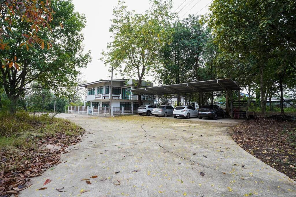 Whales Come To The River - Riverside - 3 Rooms On 2Nd Floor Ban Bang Phli Nua Εξωτερικό φωτογραφία