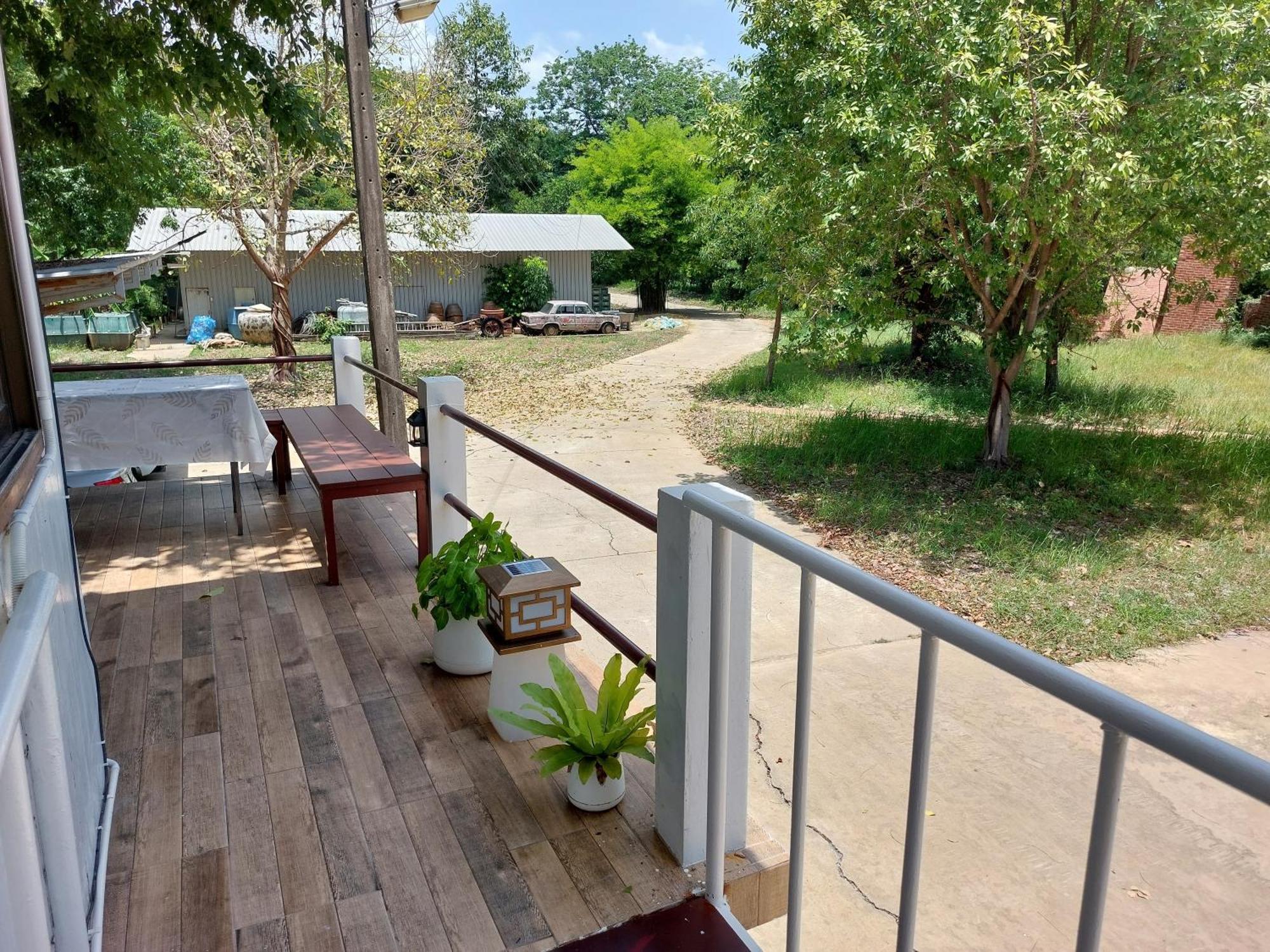 Whales Come To The River - Riverside - 3 Rooms On 2Nd Floor Ban Bang Phli Nua Εξωτερικό φωτογραφία