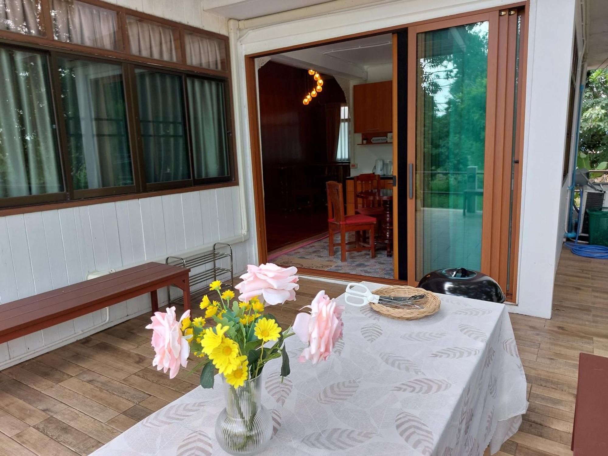 Whales Come To The River - Riverside - 3 Rooms On 2Nd Floor Ban Bang Phli Nua Εξωτερικό φωτογραφία