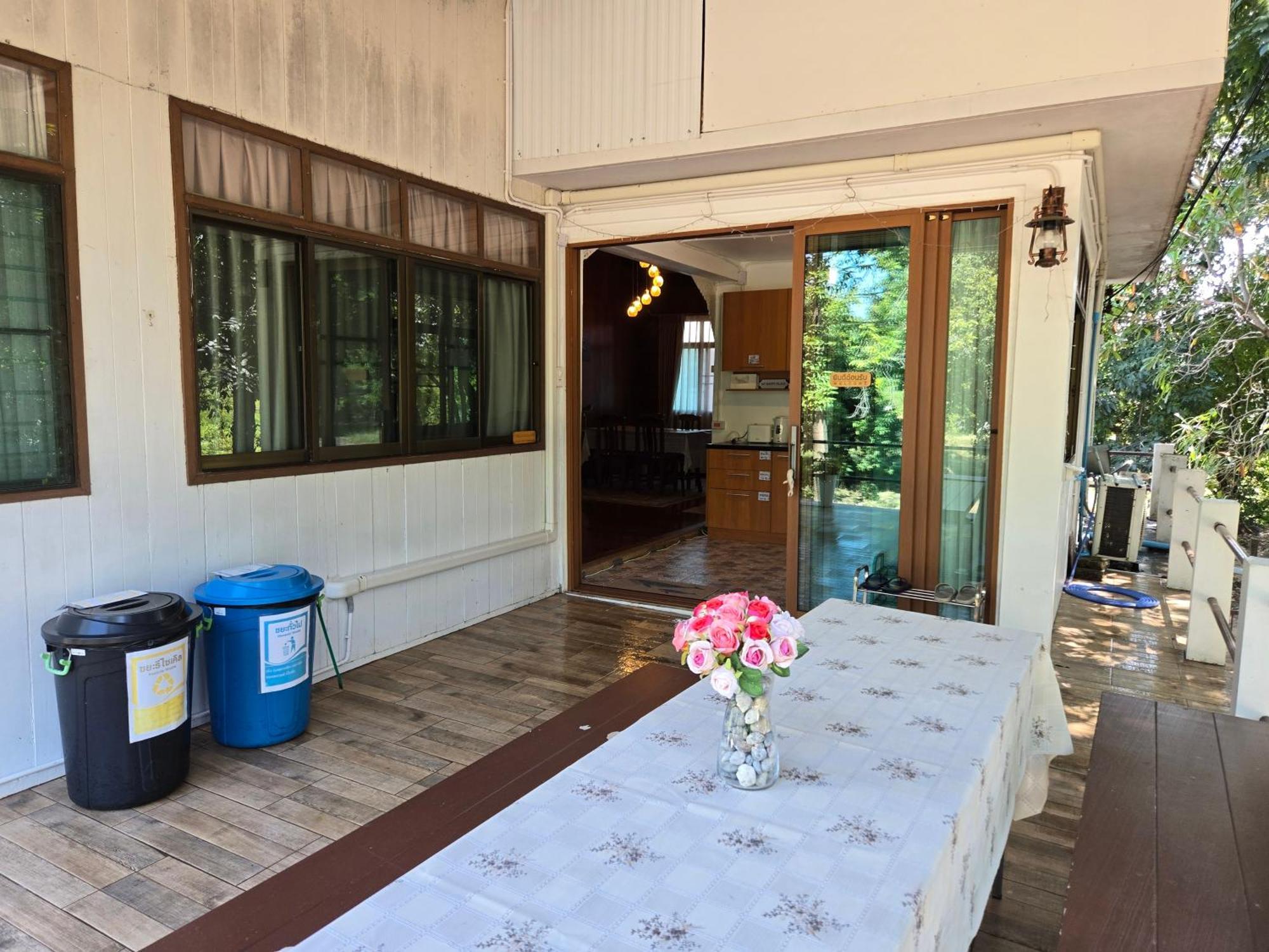 Whales Come To The River - Riverside - 3 Rooms On 2Nd Floor Ban Bang Phli Nua Εξωτερικό φωτογραφία