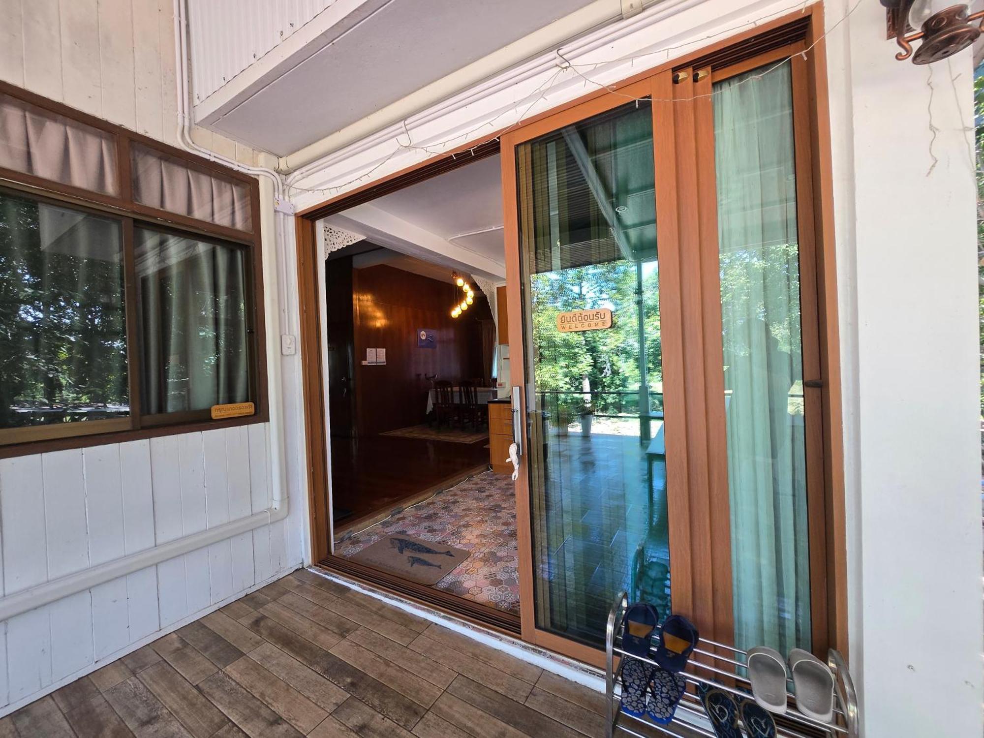 Whales Come To The River - Riverside - 3 Rooms On 2Nd Floor Ban Bang Phli Nua Εξωτερικό φωτογραφία